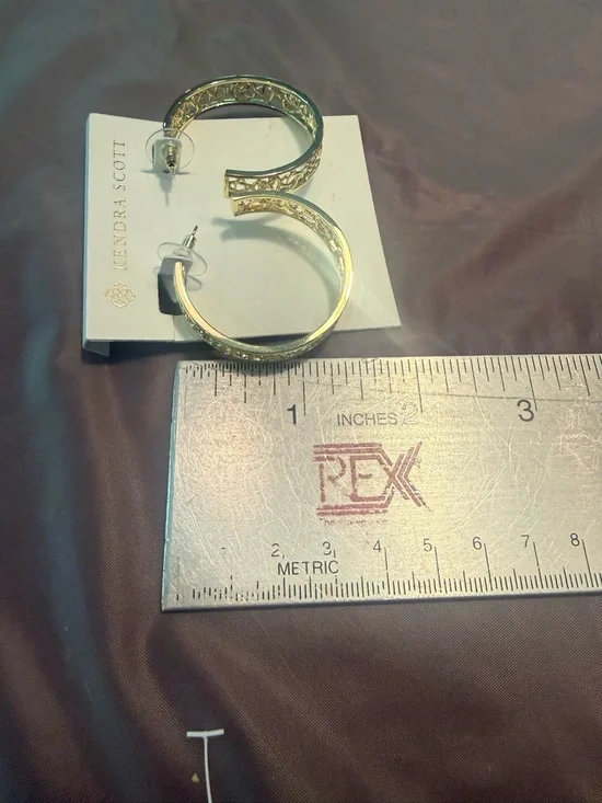 NWT Kendra Scott Kelly Hoop Earring, 14k Gold Plated Brass w/ Dustbag - Picture 3 of 9